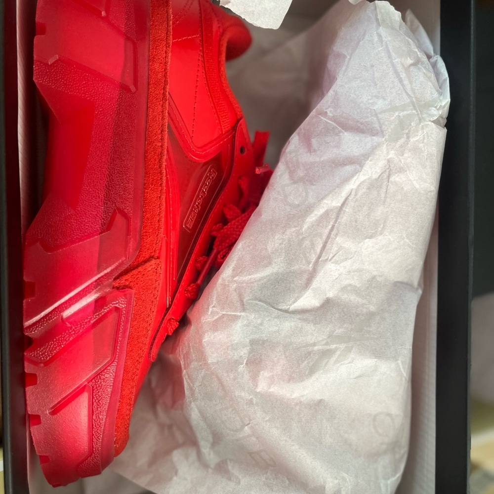 Reebok x Cardi B Red size 4